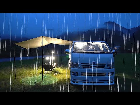 雨の中のキャンプ車中泊｜癒しとリラックスのハイエースバンライフ｜ASMR