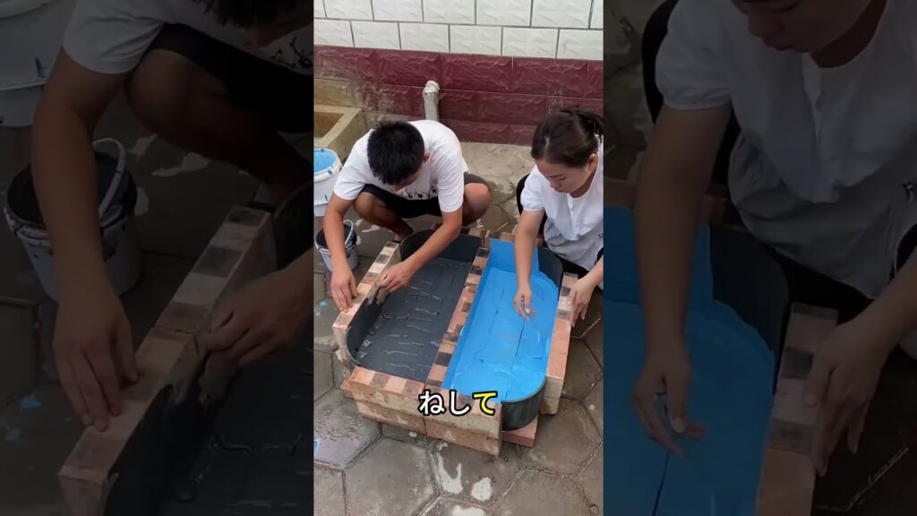 🐟 水がダダ漏れ！？おばあちゃんの魔法の接着剤で穴あきレンガを魚鉢に変身させるパパ #ショート
