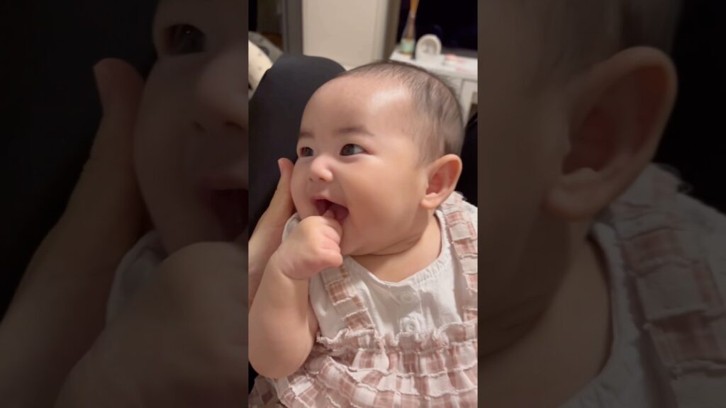 どうしてそんなにご機嫌なの？👶 にこにこ笑顔が止まらないぴのちゃん😊 #赤ちゃん #育児記録 #baby #生後4ヶ月 #かわいい #vlog #成長記録 #癒し