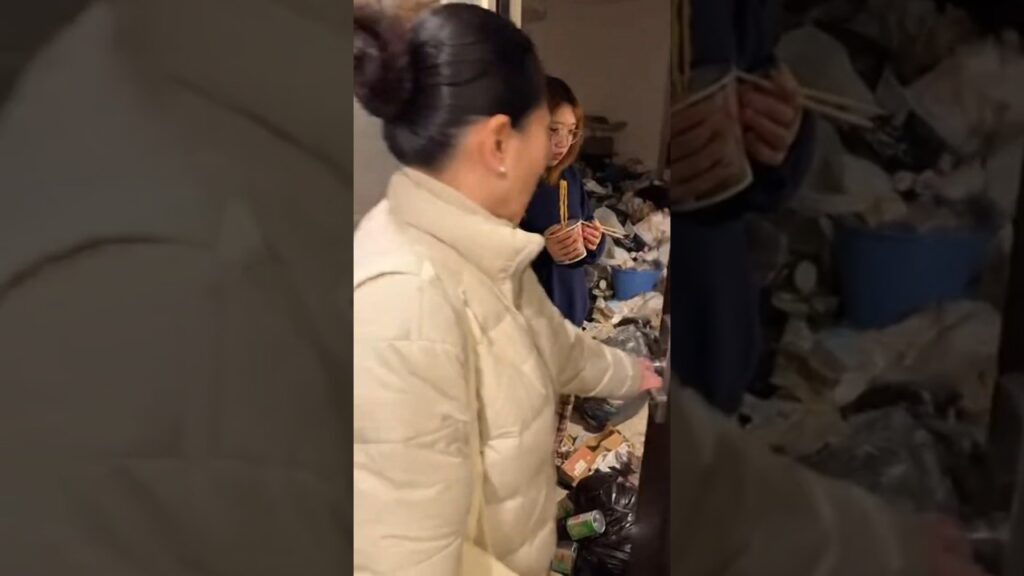 娘の家を抜き打ちで訪れた母、室内のゴミの山に驚愕。
